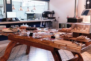 Tägliches inbegriffenes Frühstücksbuffet