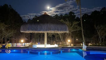 2 outdoor pools, sun loungers