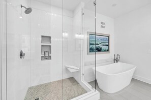 Shower, towels - The Grove Dogwood 321 - 4 Bedrooms - Lazy River - Seascape Resort (Miramar Beach)