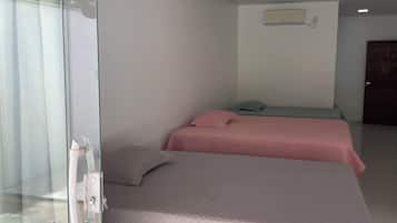 Silitysrauta/-lauta, Wi-Fi, vuodevaatteet