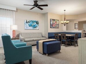 TV - 2-bedroom hotel suites in tranquil Kissimmee with AC comfort (Kissimmee)