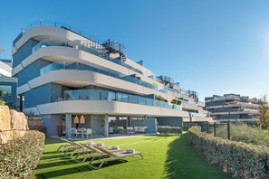 Outdoor dining - Luxury 3BR Apartment with Private Terrace (Estepona)