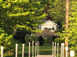 Property grounds - Very spacious and beautiful country house on the waterfront (Noyan)