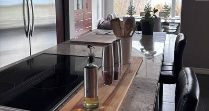 Very spacious and beautiful country house on the waterfront