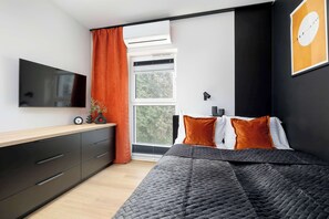 Room - Leszka Czarnego 15 Rzeszów | Air Conditioned Studio with Desk and Parking (Rzeszów)