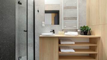 Shower, hair dryer, towels, shampoo