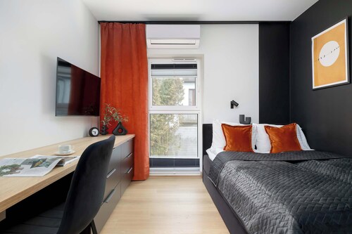 Leszka Czarnego 15 Rzeszów | Klimatisiertes Studio mit Schreibtisch und Parkplatz