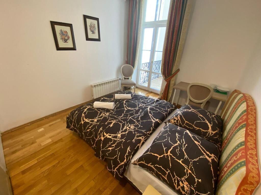 Kahden hengen classic-huone, 1 parisänky | Työpöytä, kannettavalle tietokoneelle sopiva työtila