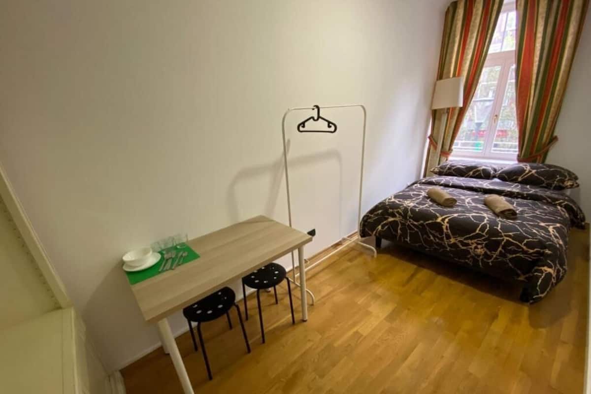 Classic Double Room, 1 Double Bed | Desk, laptop workspace, soundproofing, iron/ironing board