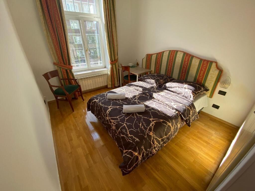 Kahden hengen classic-huone, 1 parisänky | Työpöytä, kannettavalle tietokoneelle sopiva työtila