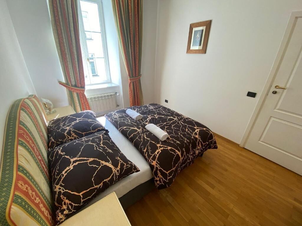 Kahden hengen classic-huone, 1 parisänky | Työpöytä, kannettavalle tietokoneelle sopiva työtila