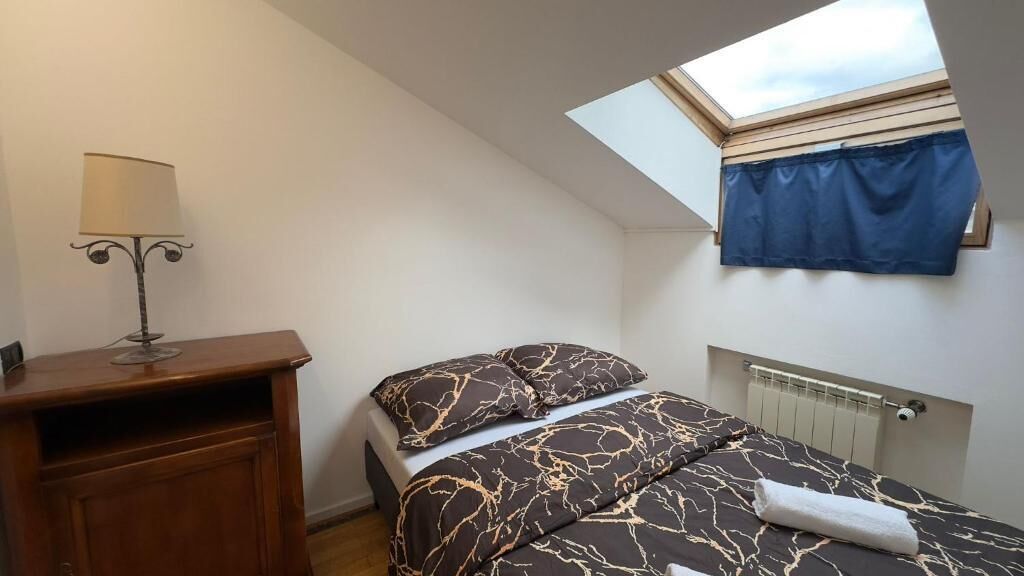 Kahden hengen classic-huone, 1 parisänky | Työpöytä, kannettavalle tietokoneelle sopiva työtila