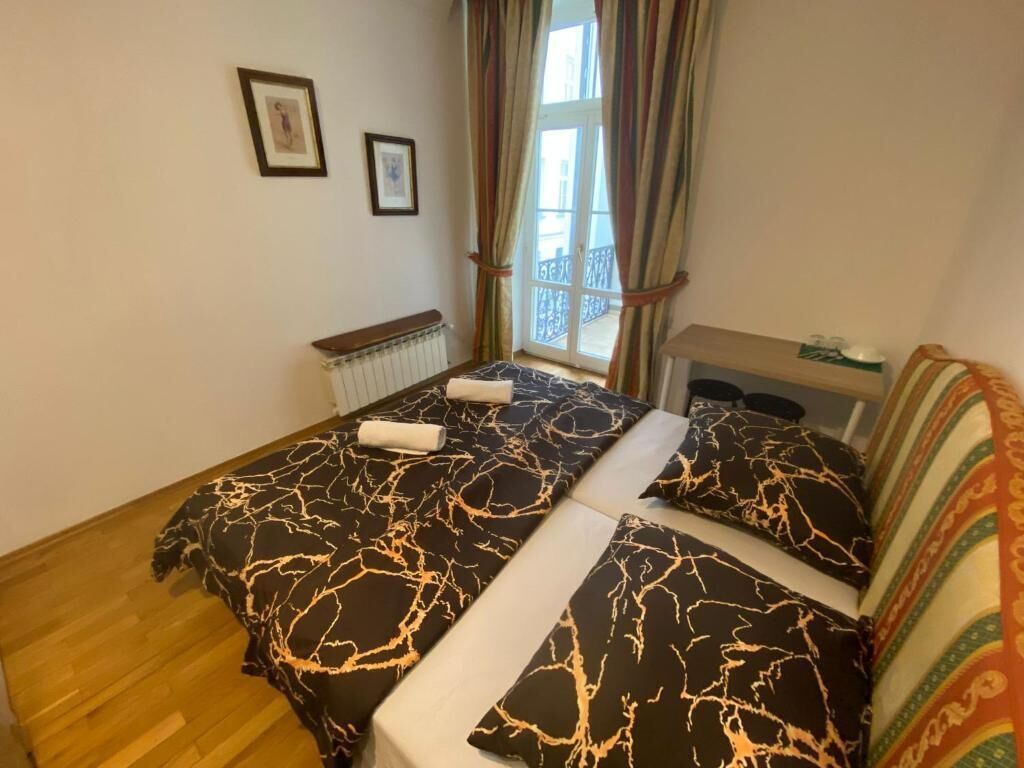 Kahden hengen classic-huone, 1 parisänky | Työpöytä, kannettavalle tietokoneelle sopiva työtila