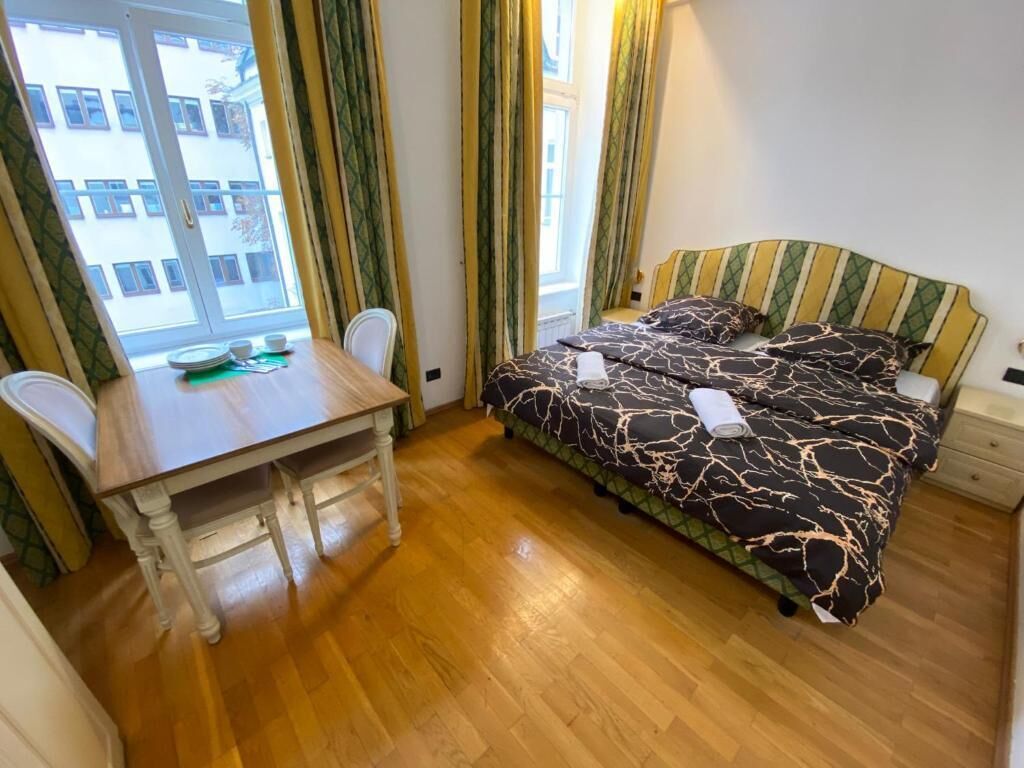 Kahden hengen classic-huone, 1 parisänky | Työpöytä, kannettavalle tietokoneelle sopiva työtila