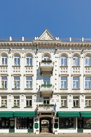 Front of property - Fantastic Inn Warsaw - CH30 (Warsaw)