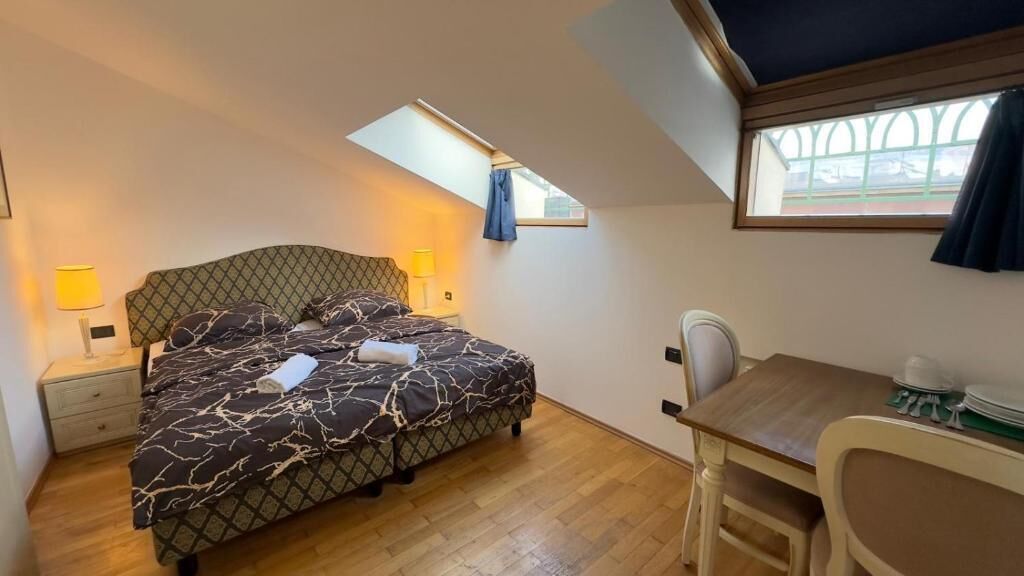 Kahden hengen classic-huone, 1 parisänky | Työpöytä, kannettavalle tietokoneelle sopiva työtila