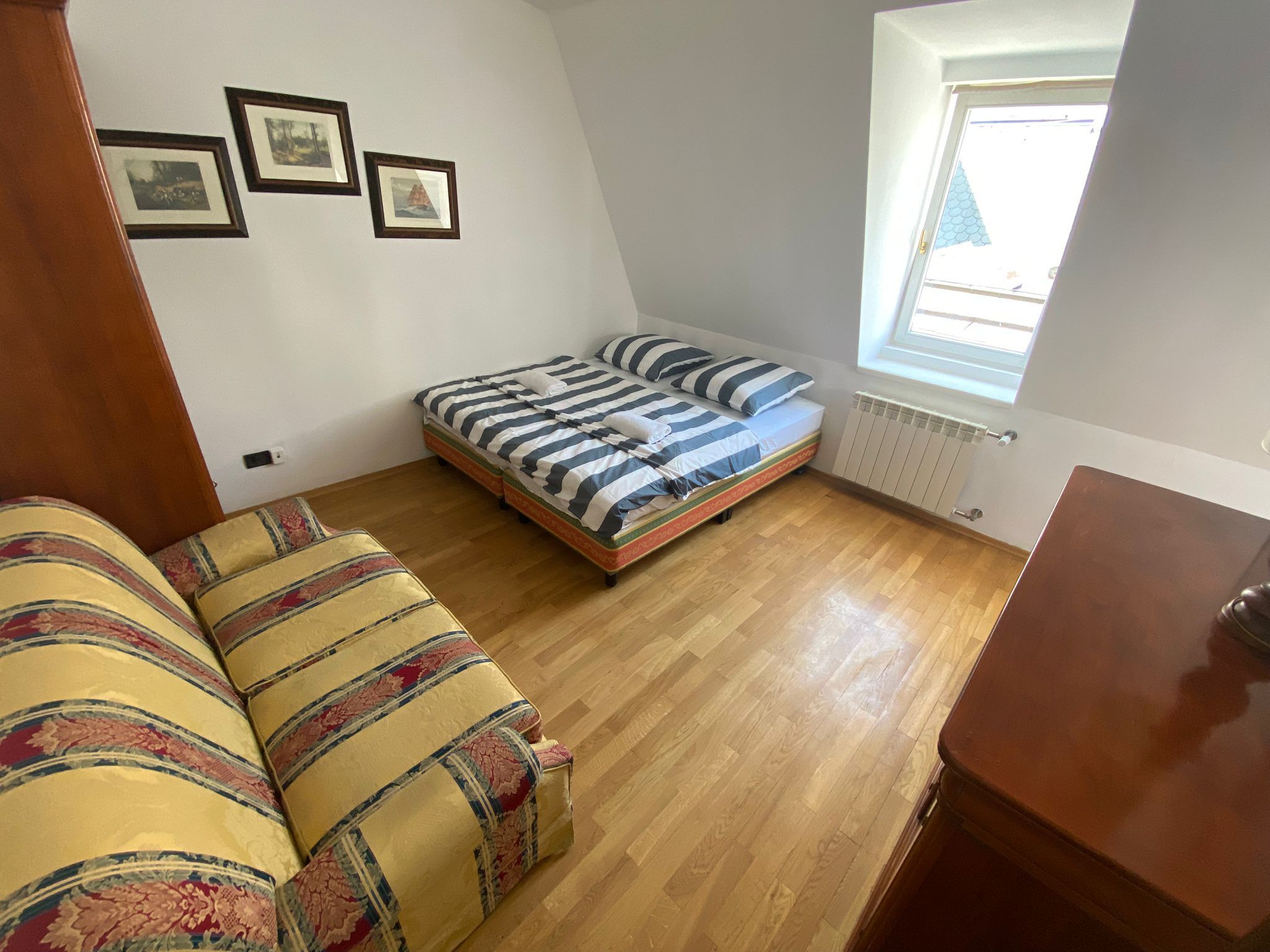 Kahden hengen classic-huone, 1 parisänky | Työpöytä, kannettavalle tietokoneelle sopiva työtila