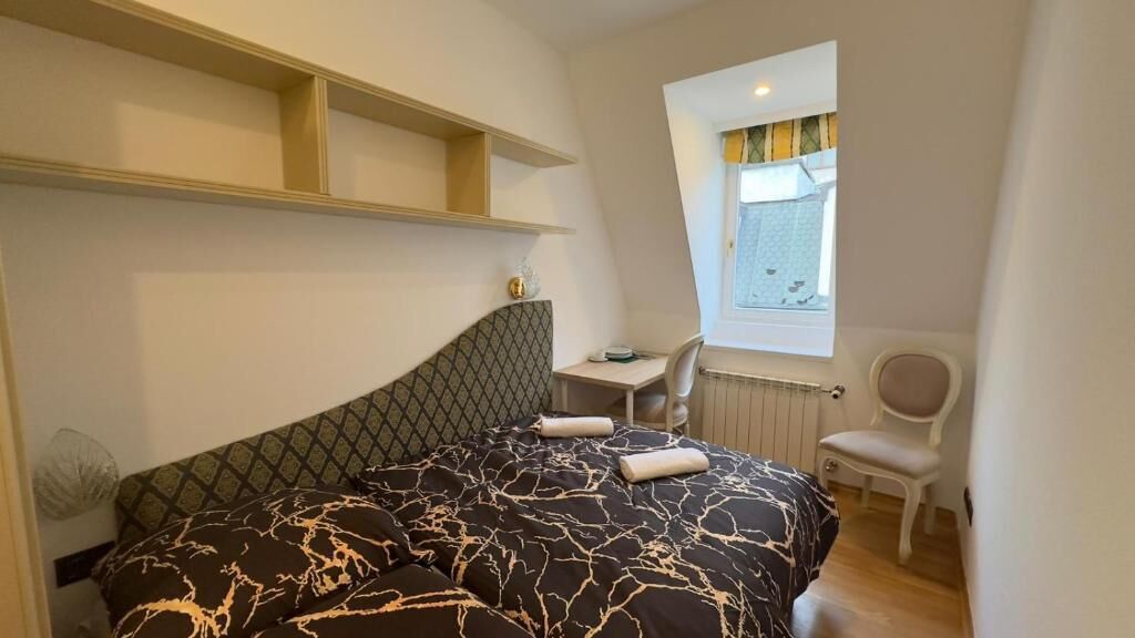 Kahden hengen classic-huone, 1 parisänky | Työpöytä, kannettavalle tietokoneelle sopiva työtila