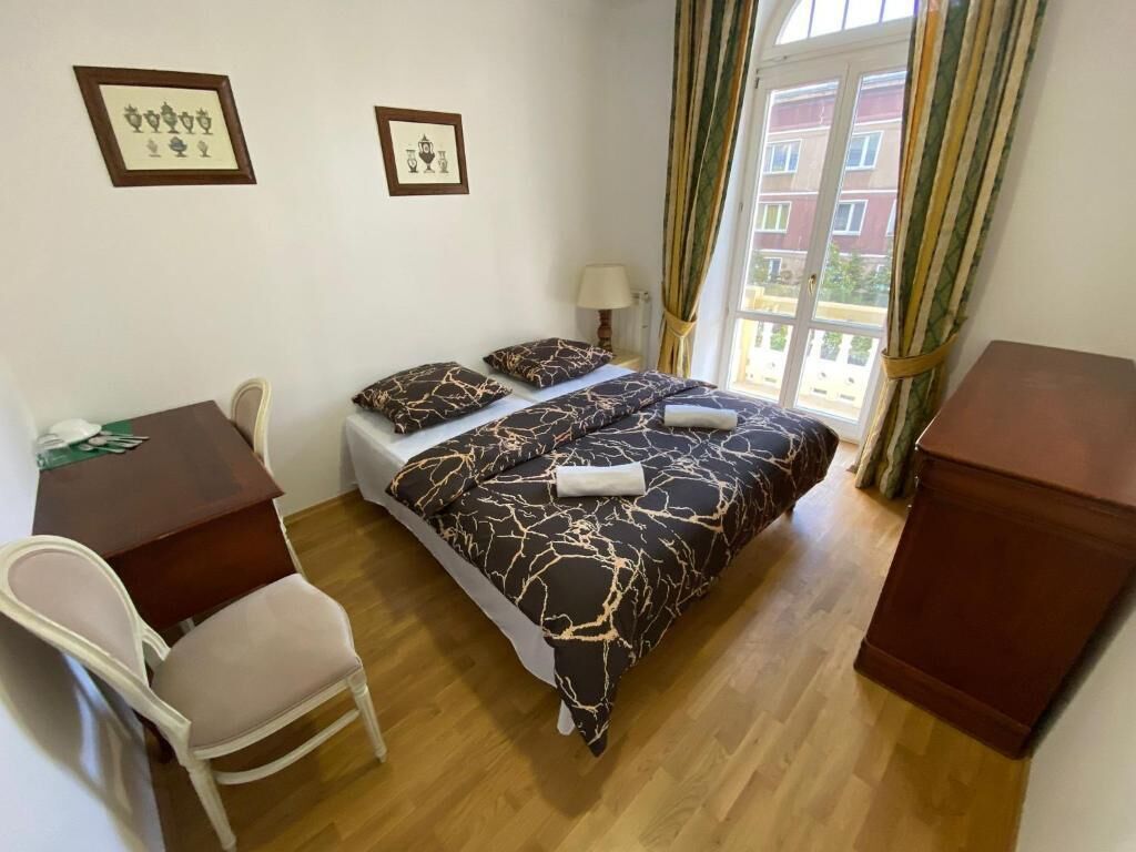 Kahden hengen classic-huone, 1 parisänky | Työpöytä, kannettavalle tietokoneelle sopiva työtila