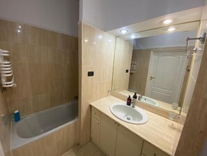 Hair dryer, towels, soap, toilet paper - Fantastic Inn Warsaw - CH30 (Warsaw)