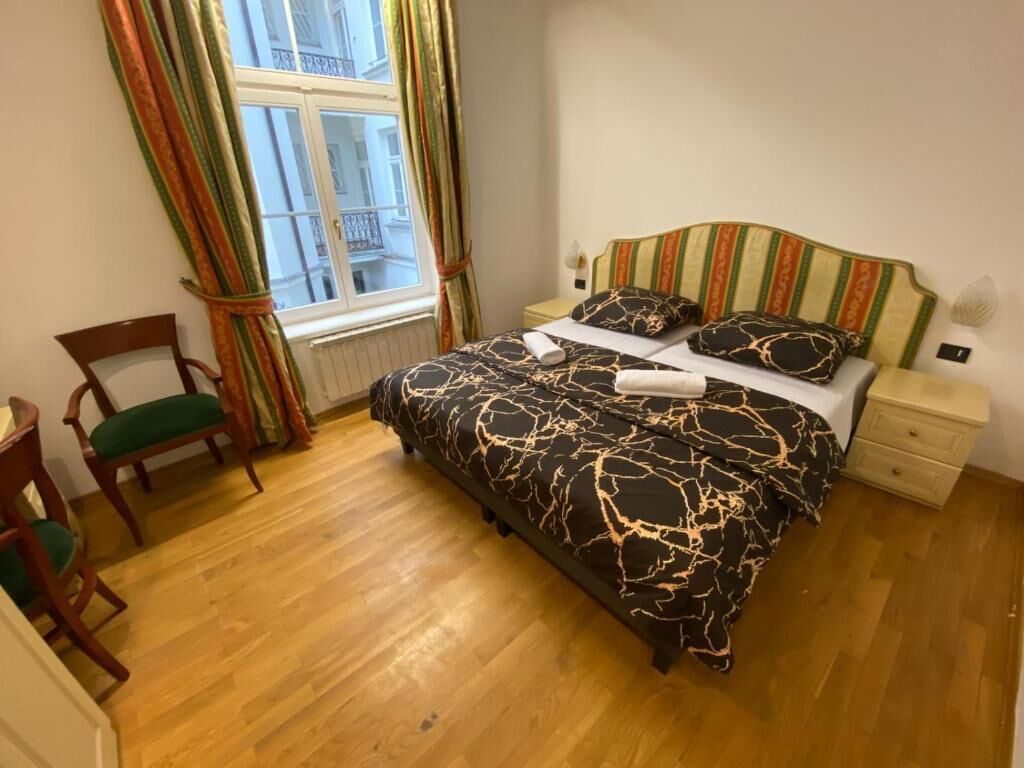 Kahden hengen classic-huone, 1 parisänky | Työpöytä, kannettavalle tietokoneelle sopiva työtila