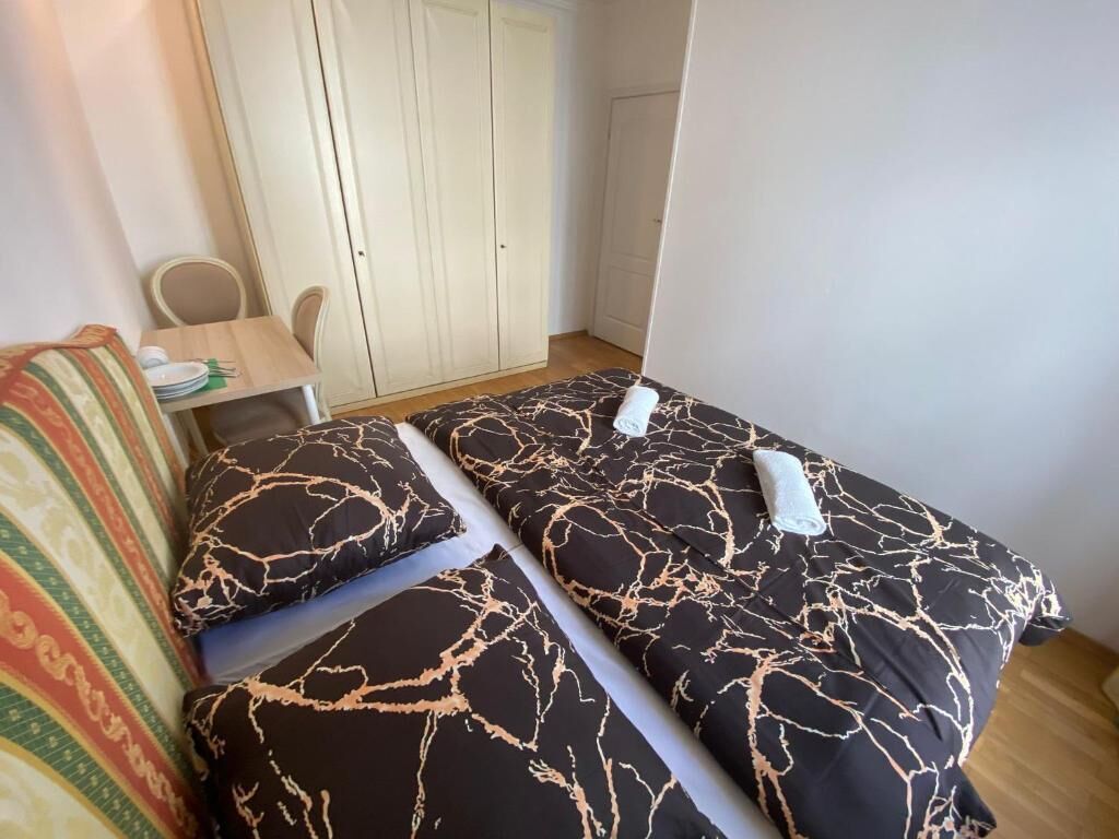 Kahden hengen classic-huone, 1 parisänky | Työpöytä, kannettavalle tietokoneelle sopiva työtila