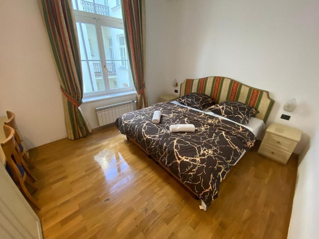 Kahden hengen classic-huone, 1 parisänky | Työpöytä, kannettavalle tietokoneelle sopiva työtila