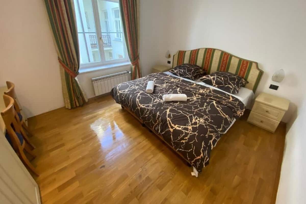 Classic Double Room, 1 Double Bed | Desk, laptop workspace, soundproofing, iron/ironing board