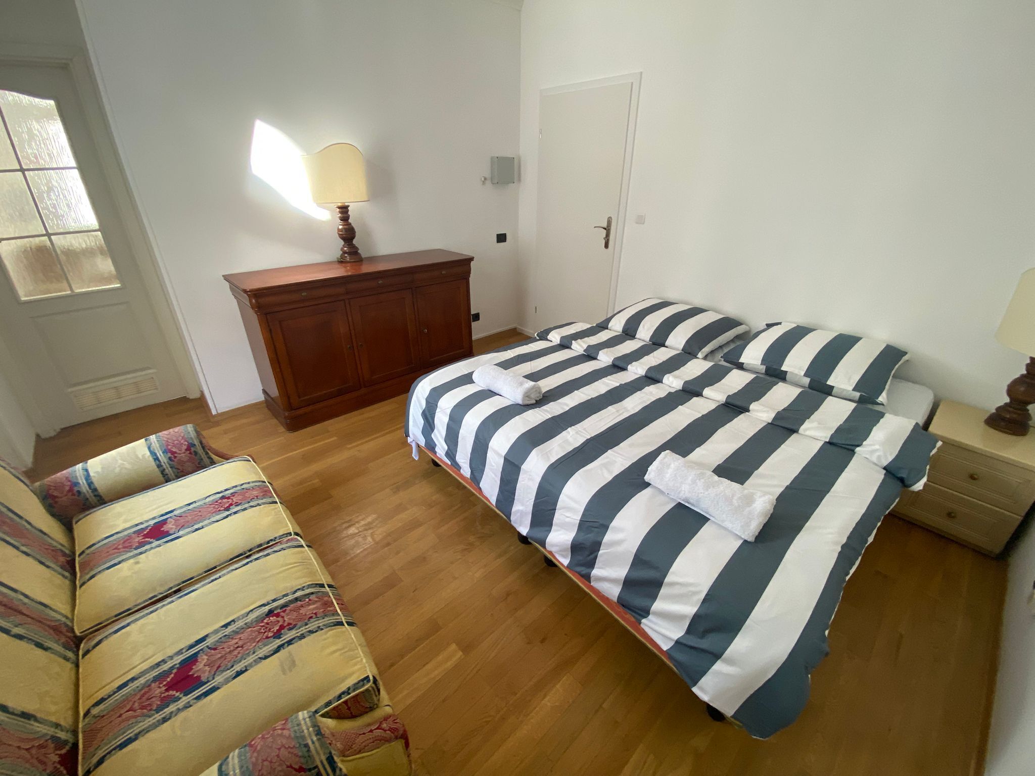 Kahden hengen classic-huone, 1 parisänky | Työpöytä, kannettavalle tietokoneelle sopiva työtila