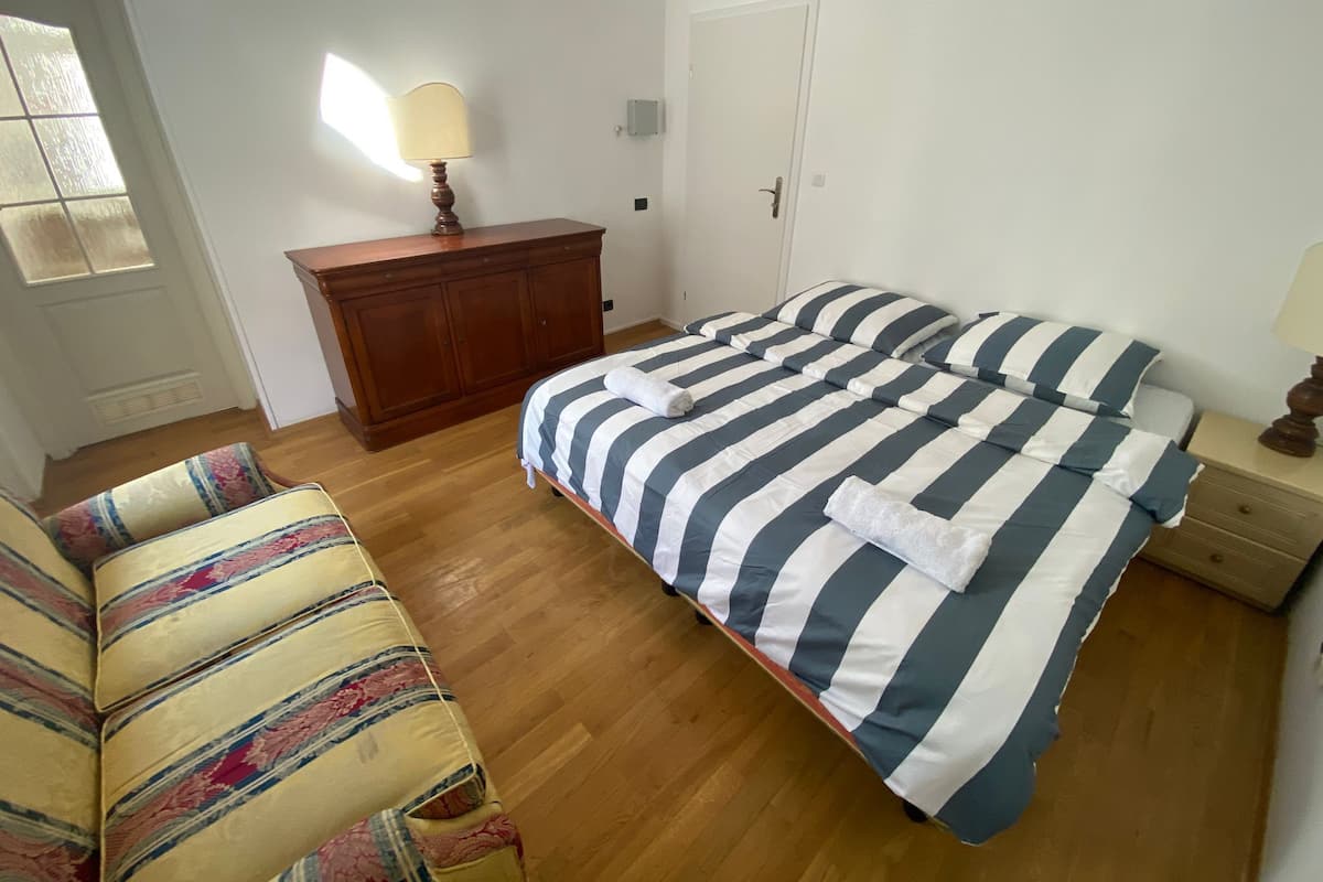 Classic Double Room, 1 Double Bed | Desk, laptop workspace, soundproofing, iron/ironing board
