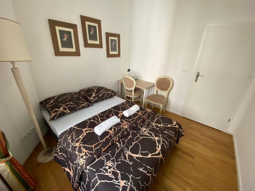 Kahden hengen classic-huone, 1 parisänky | Työpöytä, kannettavalle tietokoneelle sopiva työtila