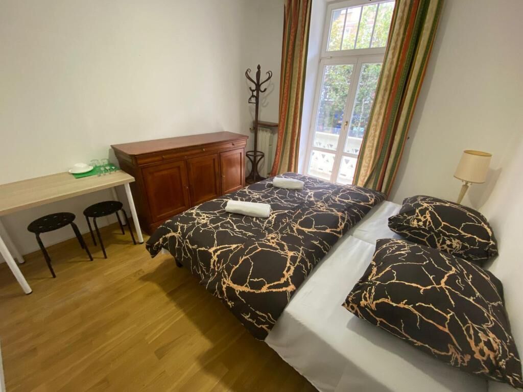 Kahden hengen classic-huone, 1 parisänky | Työpöytä, kannettavalle tietokoneelle sopiva työtila