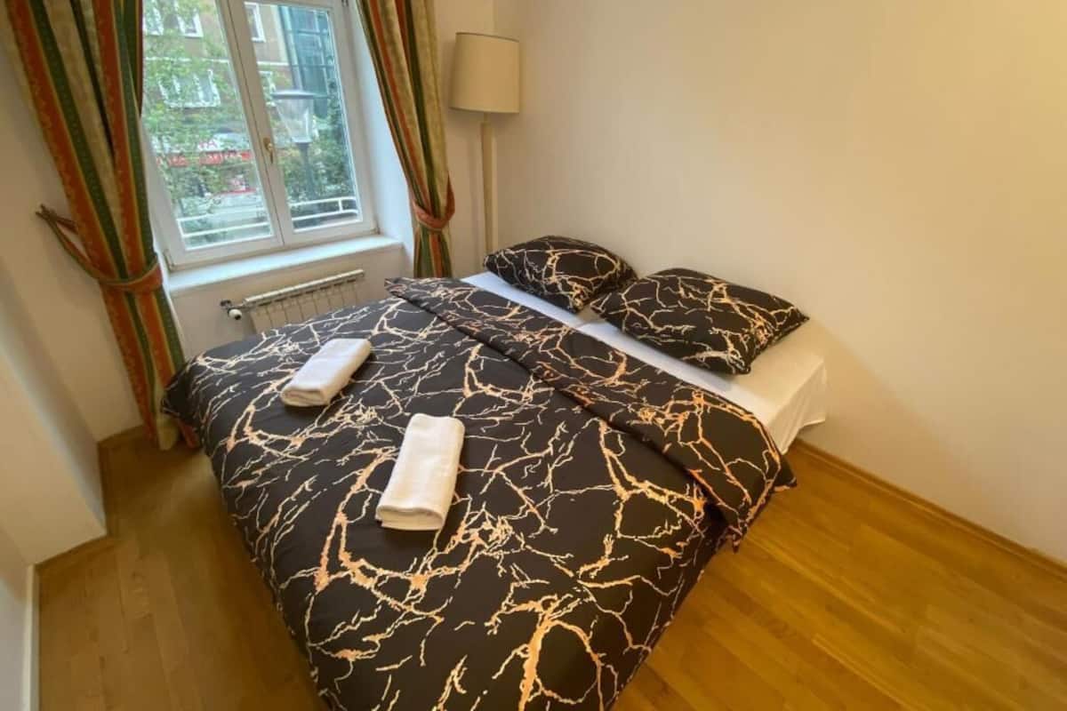 Classic Double Room, 1 Double Bed | Desk, laptop workspace, soundproofing, iron/ironing board