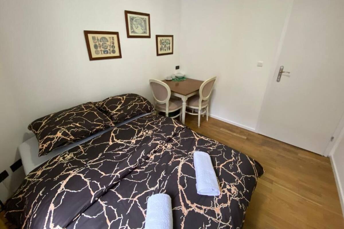Classic Double Room, 1 Double Bed | Desk, laptop workspace, soundproofing, iron/ironing board