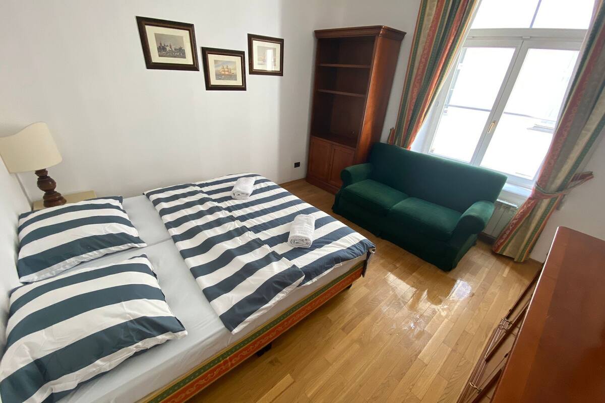 Classic Double Room, 1 Double Bed | Desk, laptop workspace, soundproofing, iron/ironing board