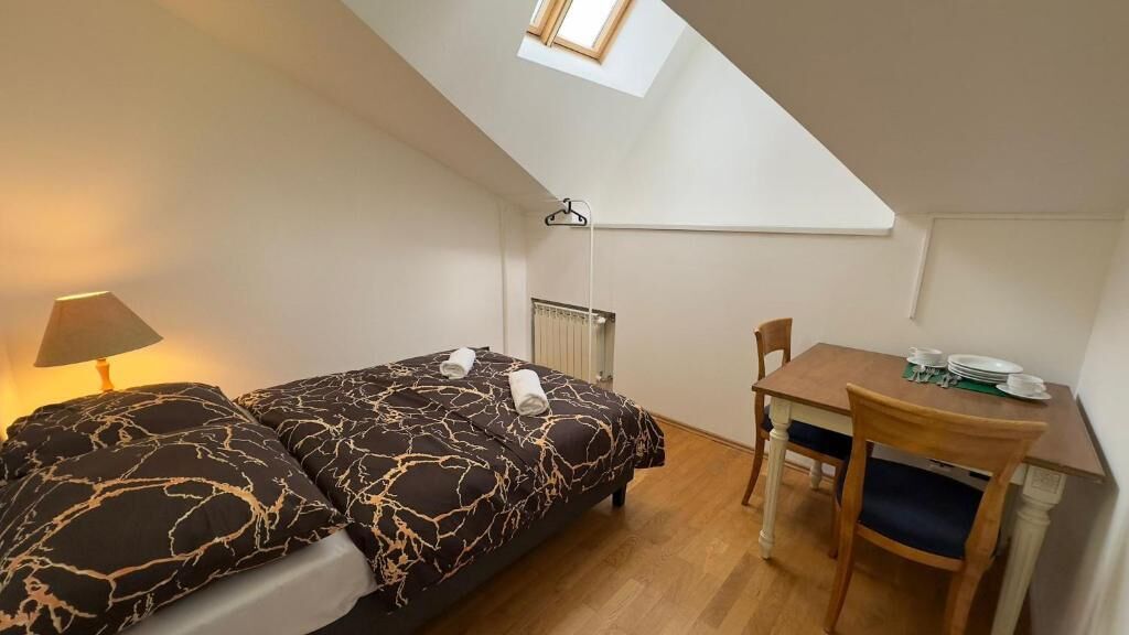 Kahden hengen classic-huone, 1 parisänky | Työpöytä, kannettavalle tietokoneelle sopiva työtila