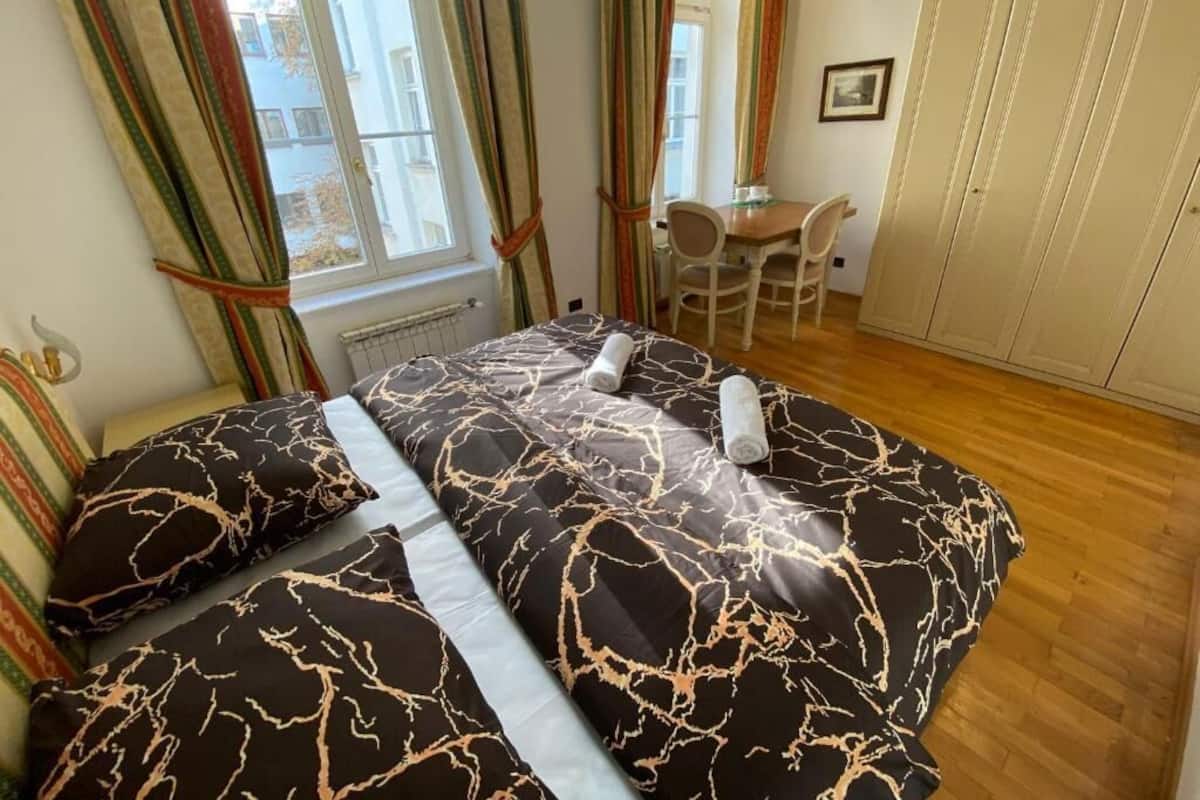 Classic Double Room, 1 Double Bed | Desk, laptop workspace, soundproofing, iron/ironing board