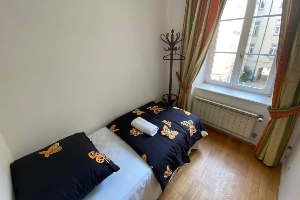 Classic Room, 1 Twin Bed | Desk, laptop workspace, soundproofing, iron/ironing board