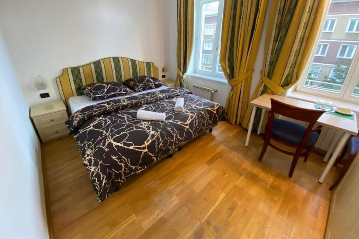 Classic Double Room, 1 Double Bed | Desk, laptop workspace, soundproofing, iron/ironing board
