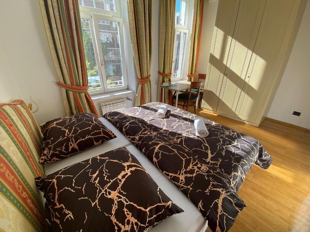 Kahden hengen classic-huone, 1 parisänky | Työpöytä, kannettavalle tietokoneelle sopiva työtila