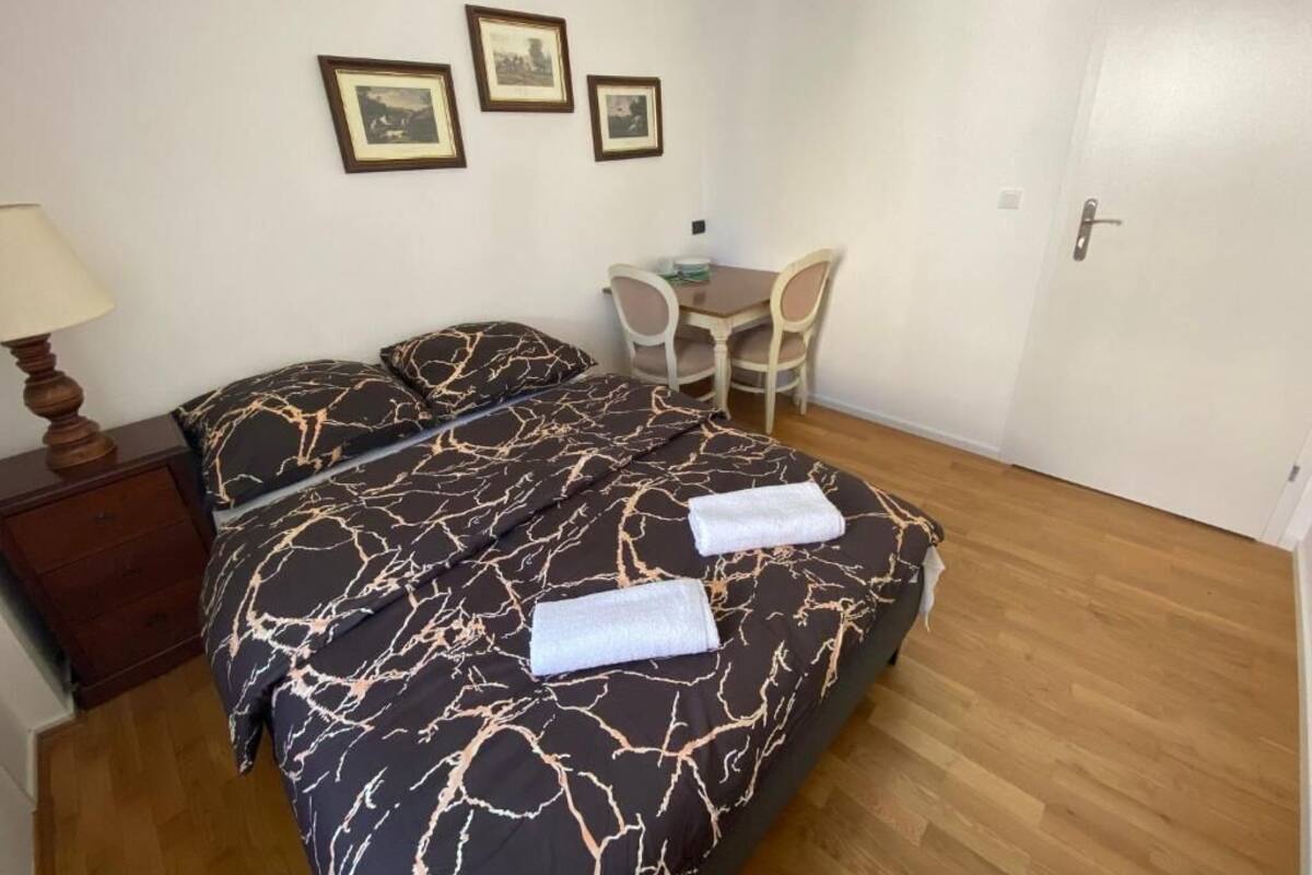 Classic Double Room, 1 Double Bed | Desk, laptop workspace, soundproofing, iron/ironing board