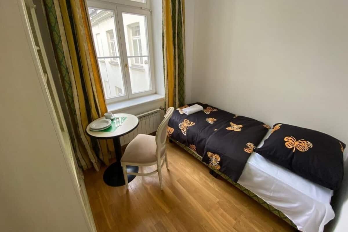 Classic Room, 1 Twin Bed | Desk, laptop workspace, soundproofing, iron/ironing board