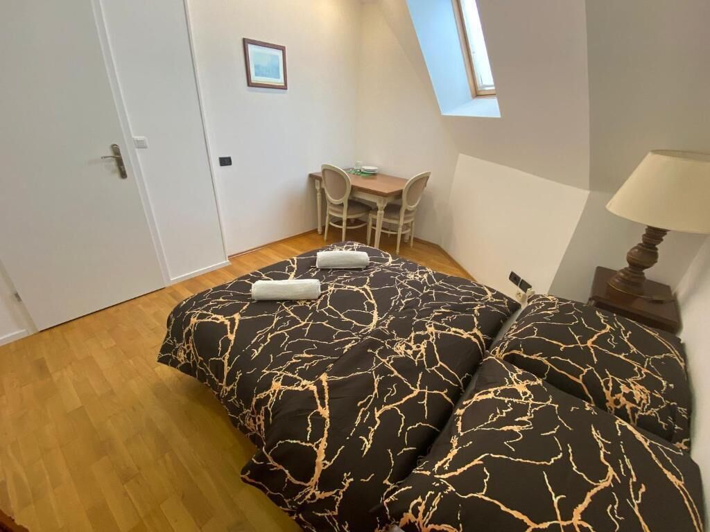 Kahden hengen classic-huone, 1 parisänky | Työpöytä, kannettavalle tietokoneelle sopiva työtila