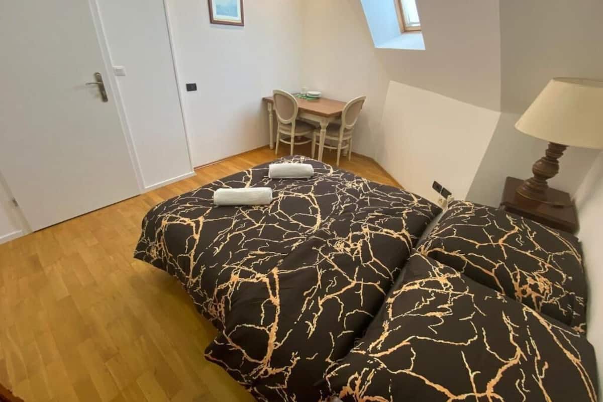 Classic Double Room, 1 Double Bed | Desk, laptop workspace, soundproofing, iron/ironing board