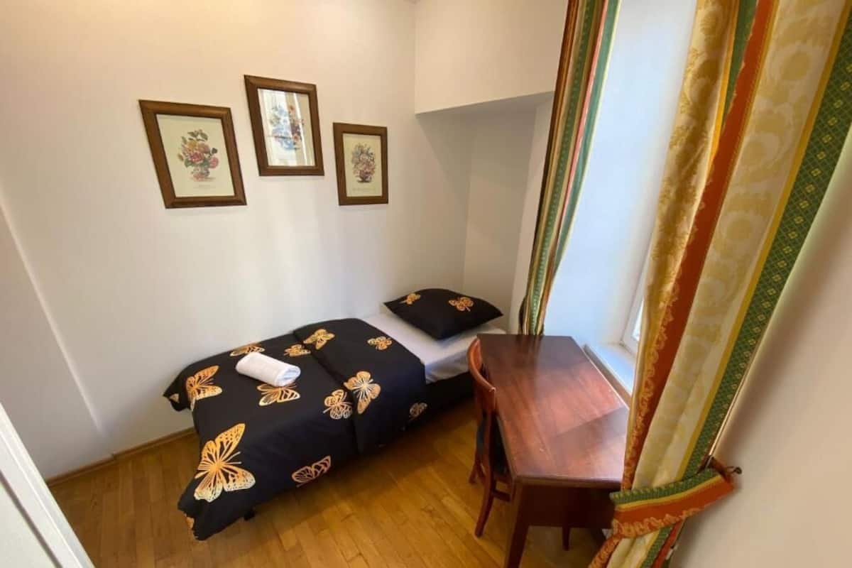 Classic Room, 1 Twin Bed | Desk, laptop workspace, soundproofing, iron/ironing board