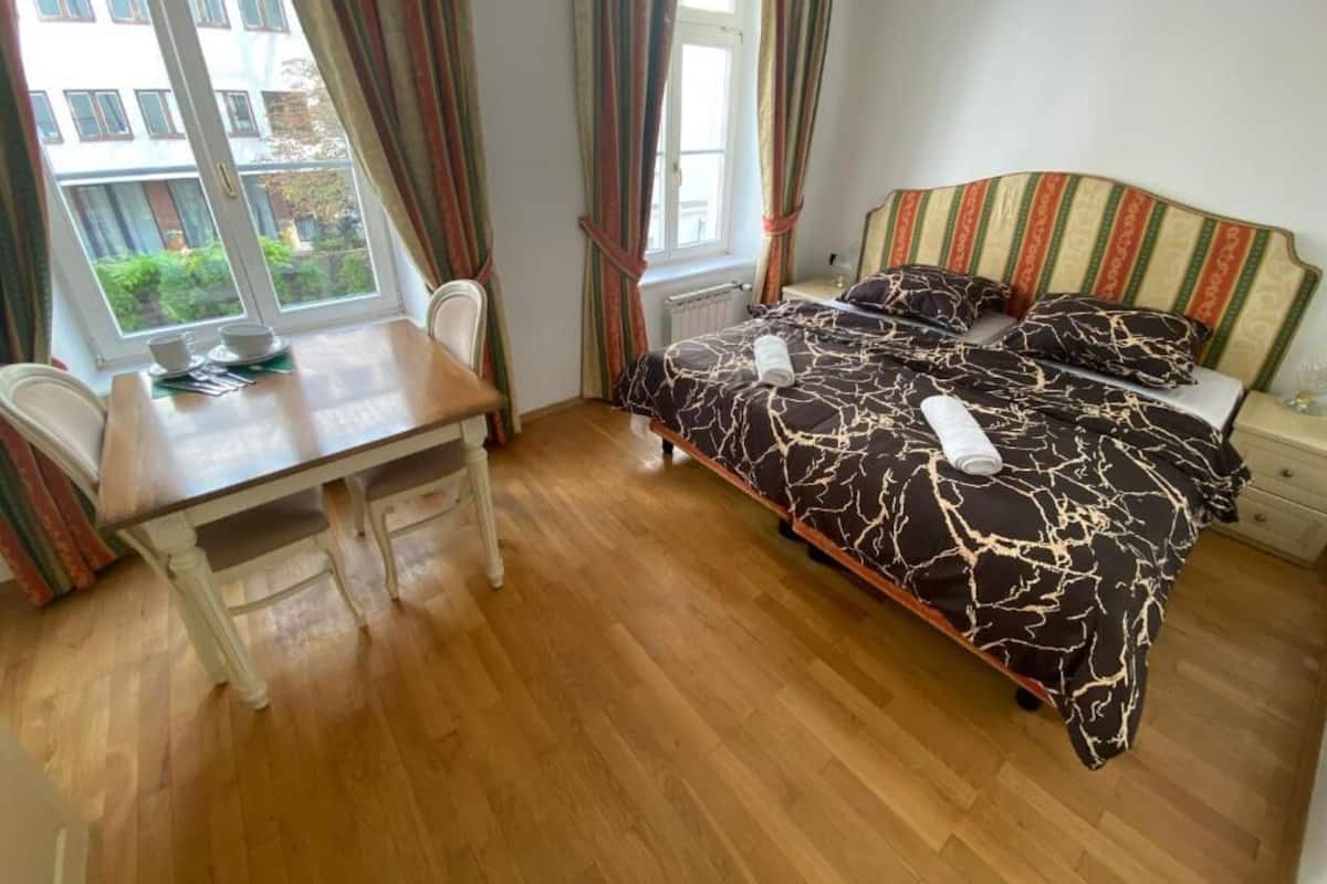 Classic Double Room, 1 Double Bed | Desk, laptop workspace, soundproofing, iron/ironing board