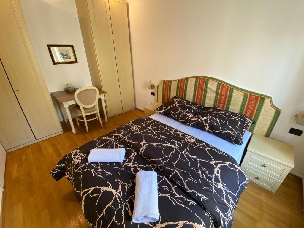 Kahden hengen classic-huone, 1 parisänky | Työpöytä, kannettavalle tietokoneelle sopiva työtila