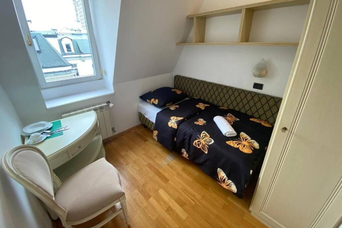 Classic Room, 1 Twin Bed | Desk, laptop workspace, soundproofing, iron/ironing board