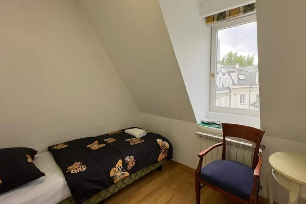 Classic Room, 1 Twin Bed | Desk, laptop workspace, soundproofing, iron/ironing board