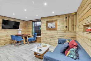 Smart TV - Grafton Apartments | By My Getaways (Brighton)